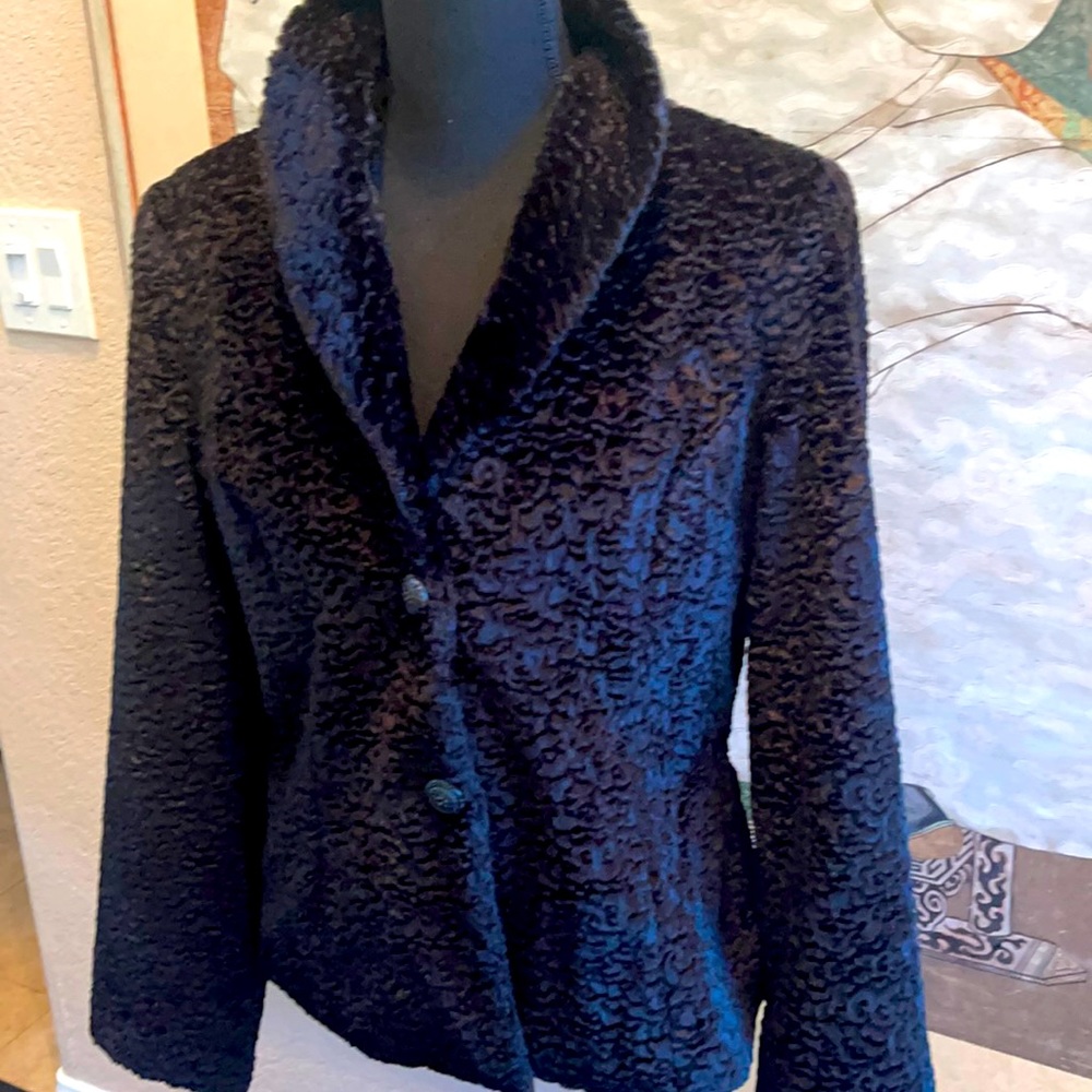 A woman’s jacket black size 10 how’s the look of lambswool